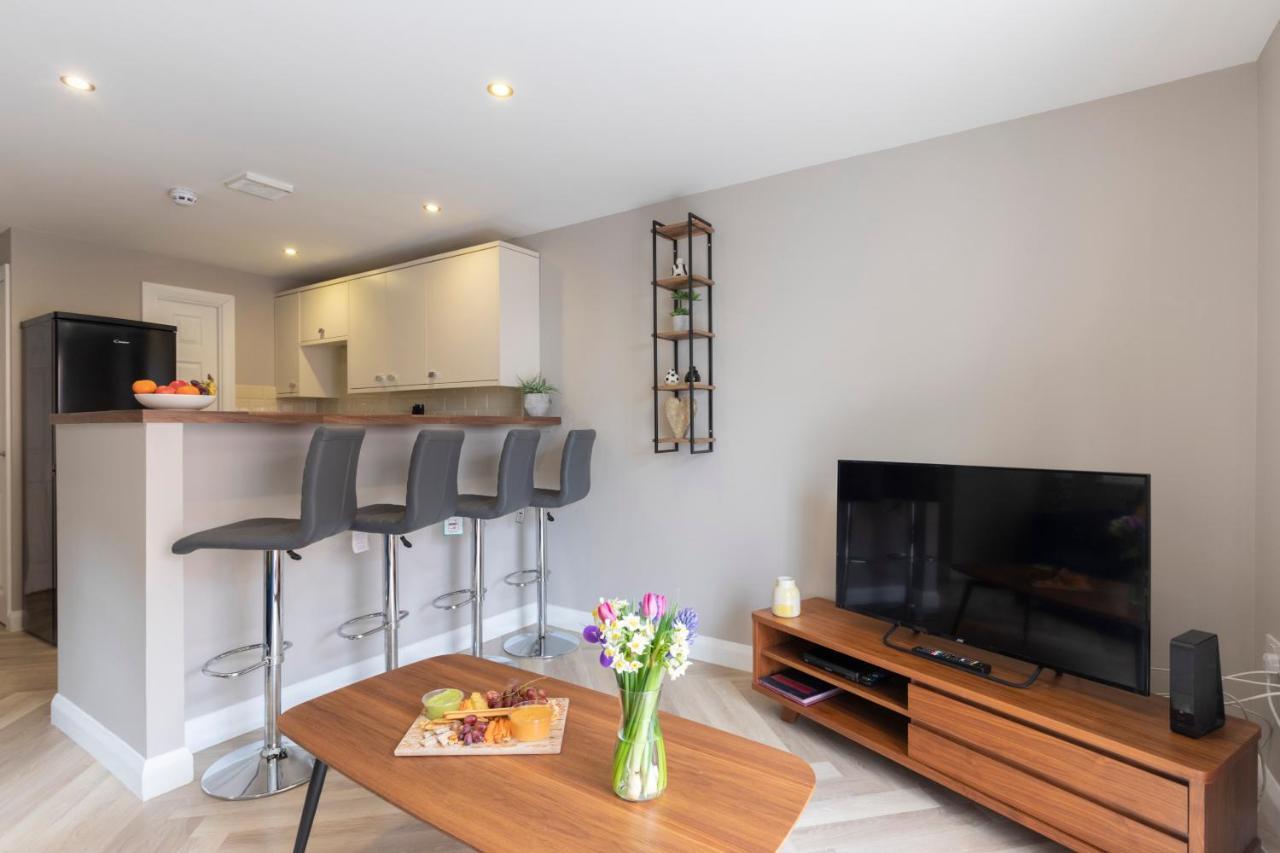 2 Bedroom Garden Apartment Cheltenham Exterior foto