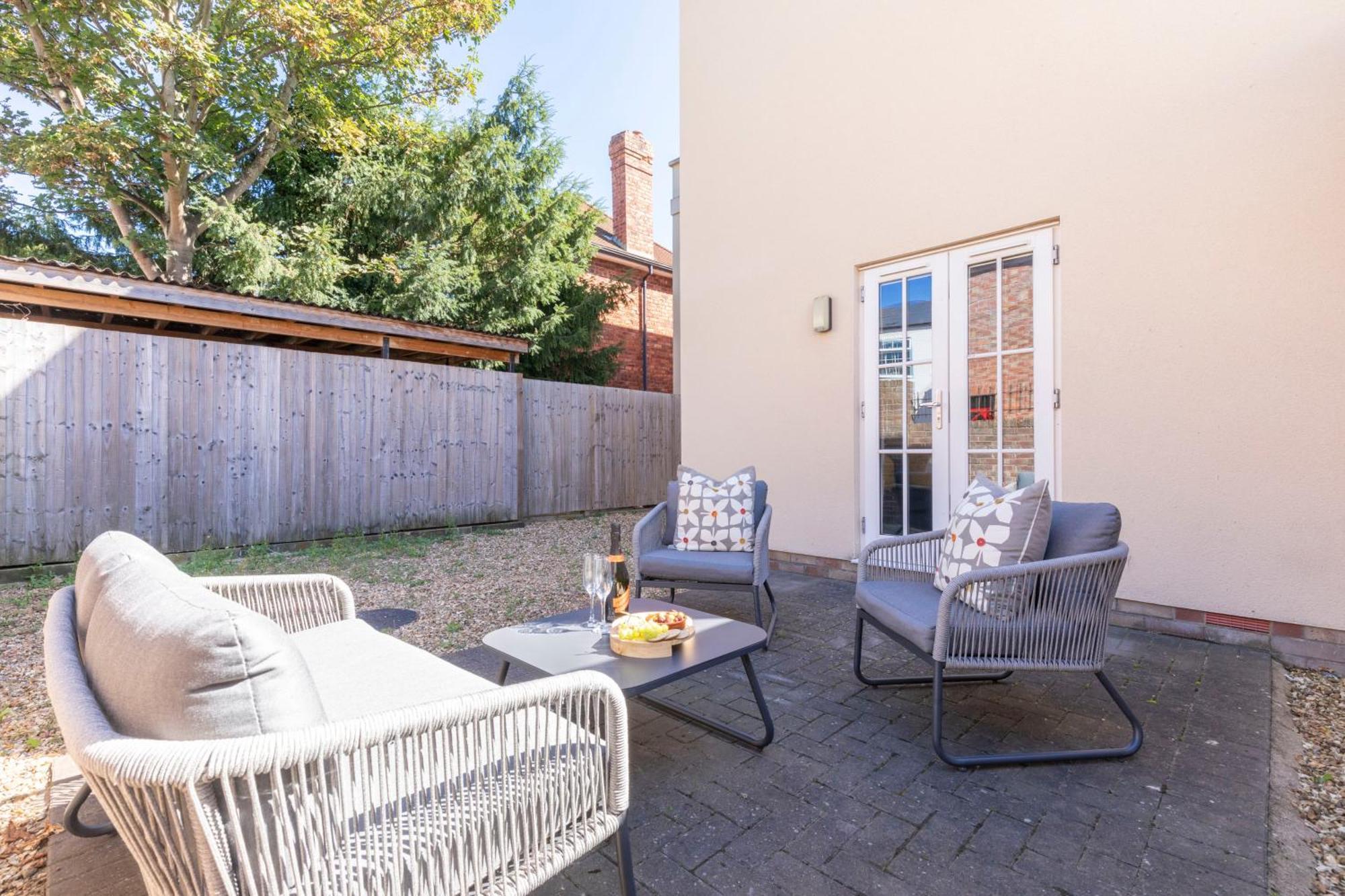 2 Bedroom Garden Apartment Cheltenham Exterior foto